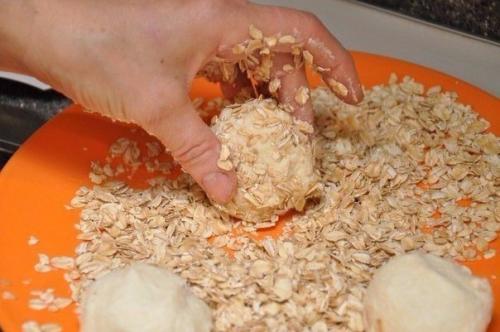 Сырники с шоколадной начинкой в панировке из овсяных хлопьев. 05