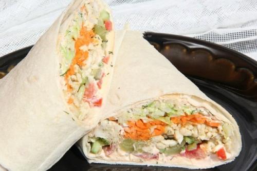 Шаурма с курицей и корейской морковью. Шаурма с курицей и корейской морковью.