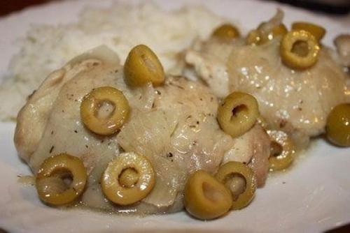 Тушеный цыпленок с оливками и артишоками. Тушеный цыпленок с оливками и артишоками.