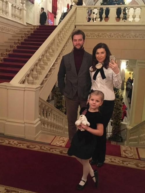 Екатерина Волкова спустя 10 лет повторила трогательное фото со своей дочерью. 02