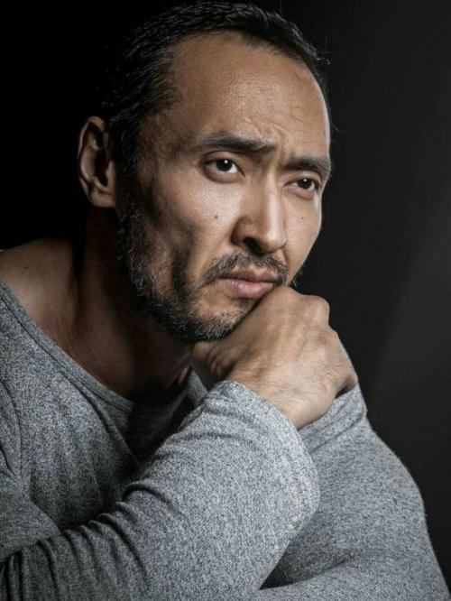 На 54 году жизни ушел казахский актер и богатырь Мурат бисенбин. 

