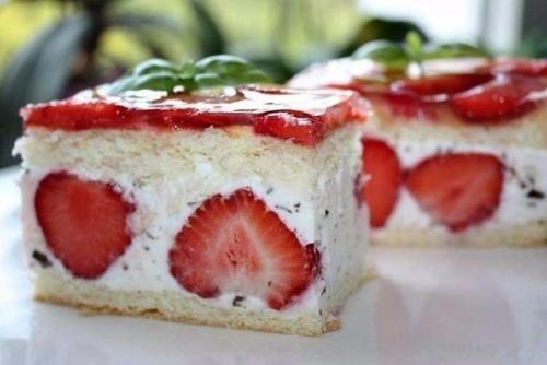 Пирожные Клубничка. Готовятся они довольно просто, а получаются очень нежными и безумно вкусными! Пирожные Клубничка. Готовятся они довольно просто, а получаются очень нежными и безумно вкусными!