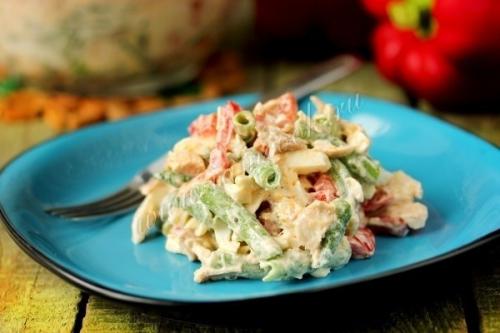 Салат Шедевр с курицей и сладким перцем. Салат Шедевр с курицей и сладким перцем.