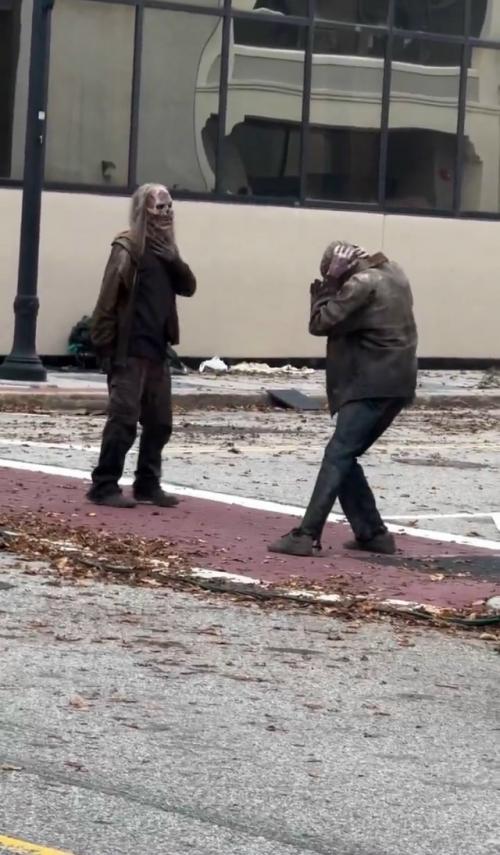 Когда ты всего лишь статист в сериале Ходячие Мертвецы: Мертвый Город, но внутри себя ощущаешь себя королём диско. 01