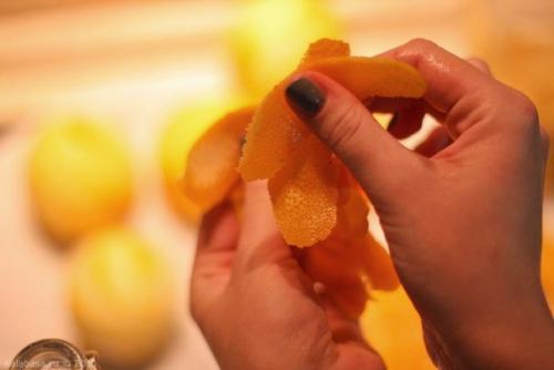 Оранчелло.   Так мы назвали апельсиновый ликер, который готовили параллельно с лимончелло. 01 Оранчелло.   Так мы назвали апельсиновый ликер, который готовили параллельно с лимончелло. 01