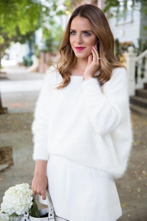 В тренде однотонный свитер из ангоры свободного прямого кроя? 
