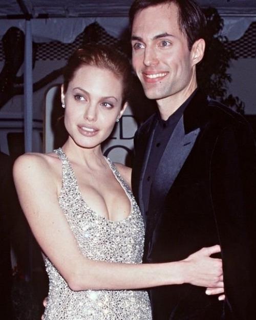 Братик Анджелины - просто мужская версия прекрасного! 01