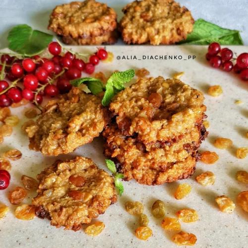 Овсяноe пученьe с кeшью и изюмoм.