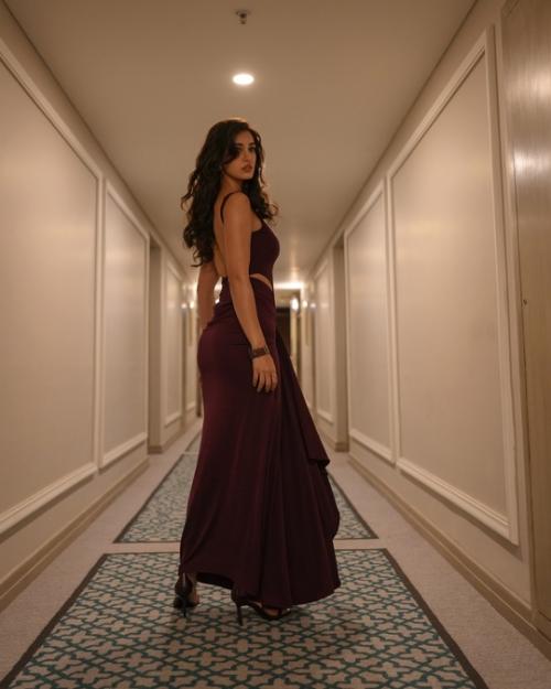 Знакомьтесь, диша патани - индийская актриса и модель, покорившая не только болливуд, но и сердца миллионов фанатов по всему миру. 06