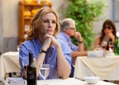 По случаю 53-летия Джулии Робертс советуем пересмотреть (или посмотреть впервые) хотя бы один из десяти блистательных фильмов с актрисои. 05