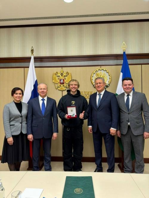 Егору криду присвоили звание Заслуженный Артист Республики Башкортостан - событие, которое вызвало бурю эмоций. 04