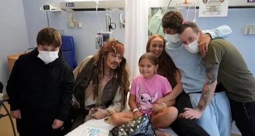 Джек воробей вновь посетил больных детей: Джонни депп побывал у маленьких пациентов в испанской больнице. 02