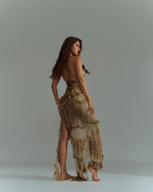 Знакомьтесь, диша патани - индийская актриса и модель, покорившая не только болливуд, но и сердца миллионов фанатов по всему миру. 07