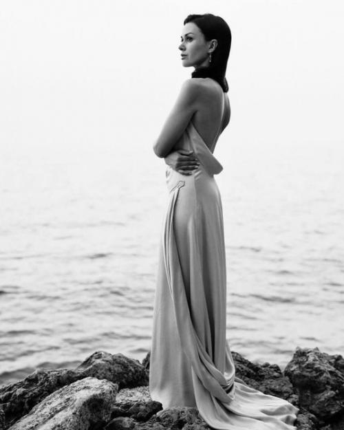 Близкие Анастасии Заворотнюк поделились с нами её любимыми фотографиями, которые трогают душу. 01