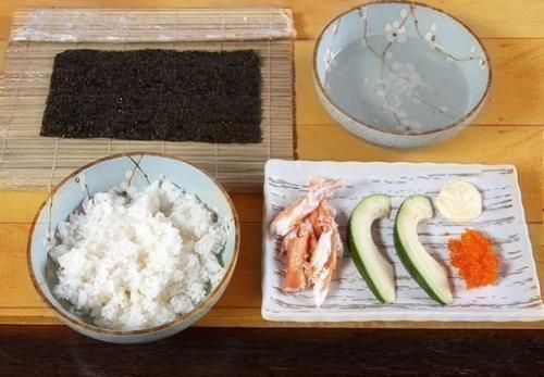 Мы готовим роллы калифорния дома!