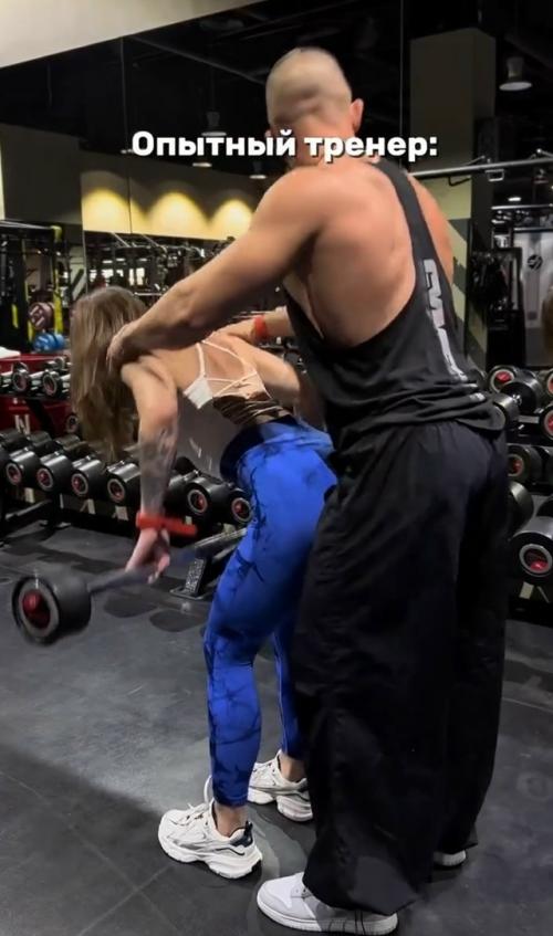 Профессиональный фитнес - тренер - это специалист, который имеет соответствующее образование и опыт работы в сфере физической подготовки.  