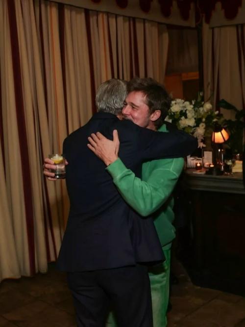 Брэд питт впервые появился на публике после шума вокруг его откровенных фото - и сделал это вместе с возлюбленной Инес де Рамон. 03