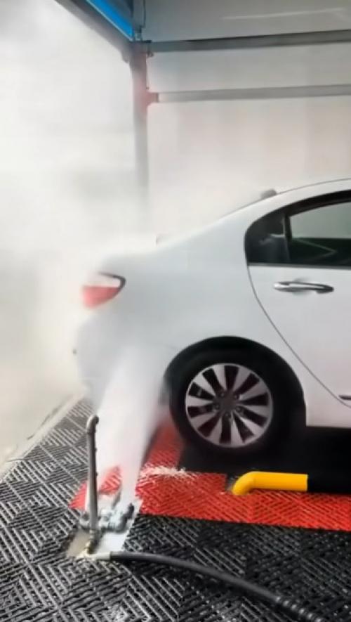 Плюсы автоматической мойки машины: 01