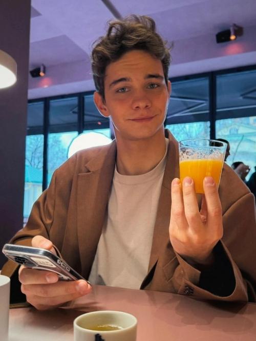 Павел деревянко недавно пообщался с рузилем и славой Копейкиными. 01