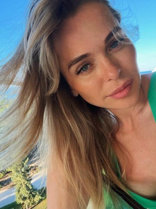 Уже устала от кучи дел: Анне хилькевич исполнилось 39 лет, и, оглядываясь на свою жизнь, она осознала, что за эти годы достигла очень многого.  