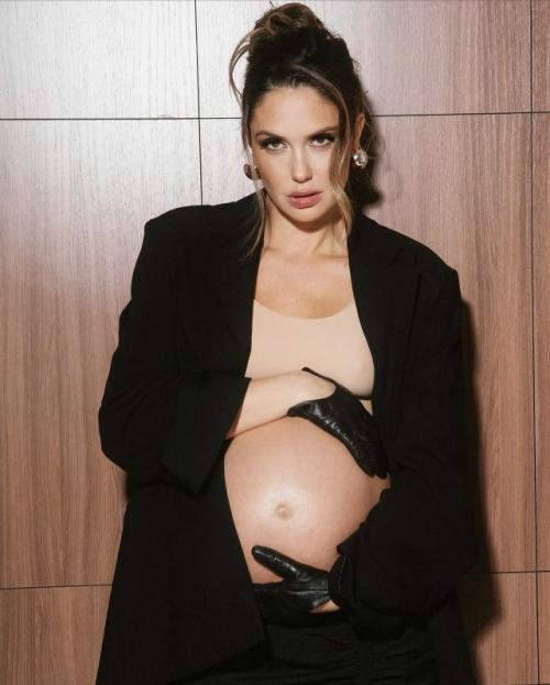 Ребята, слухи вокруг Агаты муцениеце просто взорвали сеть! 01