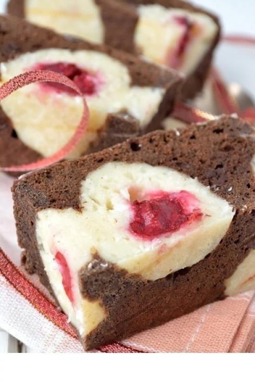 Шоколадный пирог с творожными шариками. Шоколадный пирог с творожными шариками.