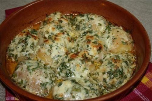 Картошка, запеченная в чесночном масле.

