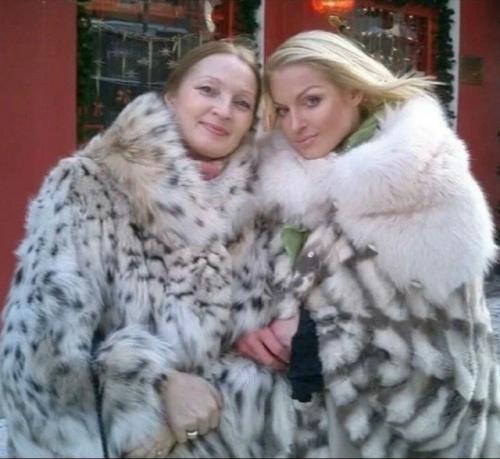 Анастасия Волочкова трогательно поздравила свою маму Тамару Владимировну с юбилеем - 75-летием.  