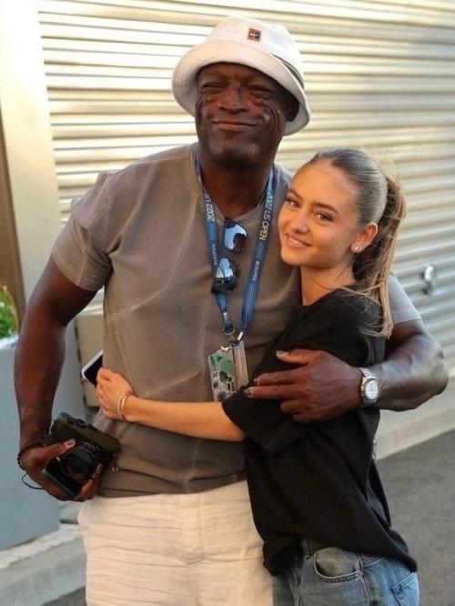 21-Летняя лени клум, являющаяся дочерью 52-летней знаменитой супермодели и актрисы хайди клум, ярко выделяется в мире моды. 03