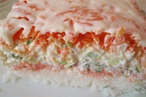 Салат Суши.  Этот салат для любого праздника подходит.