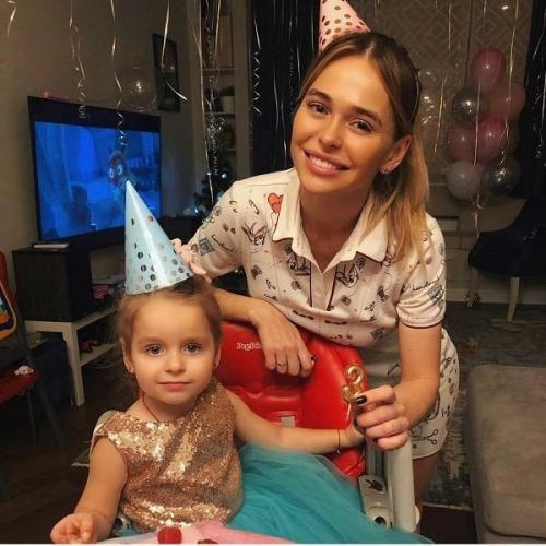 Анна хилькевич в роли мамы. 03