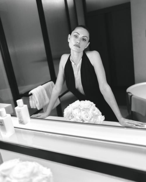 Подружки Нина добрев и фиби тонкин воссоединились во время званого ужина. 03