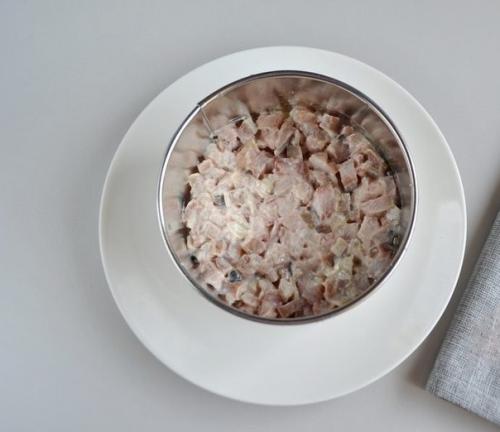 Салат с сельдью Фаворит. 01