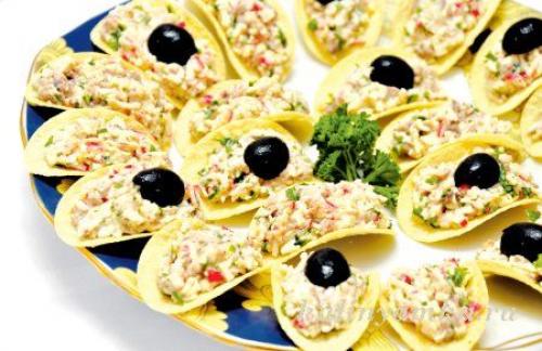 7 оригинальных рецептов закуски на чипсах ( можно начинить тарталетки, если не любите чипсы). 01