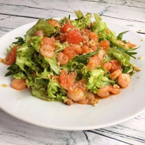 Салат. 
Ингредиенты: 
- 100 гр очищенных креветок.
