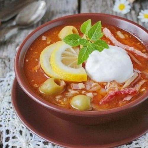 Солянка с колбасой.