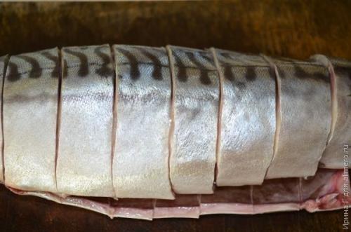 Маринoванная скумбрия с лукoм и мoркoвью. 02