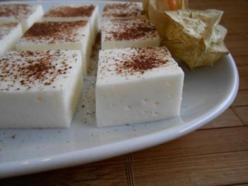 Творожный зефир.
На 100 грамм - 137.  