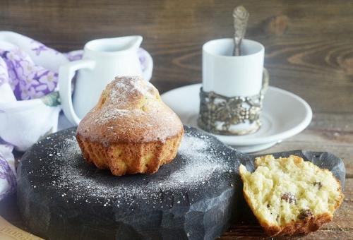 Невероятно мягкие и нежные кексы с изюмом.