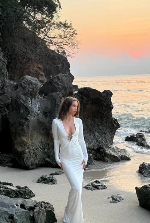 В соцсетях осудили 16-летнюю дочь Сергея Жукова за слишком Взрослые наряды. 04