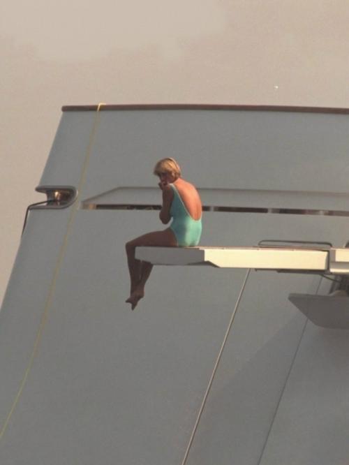 Этот снимок был сделан за несколько дней до трагической гибели принцессы Дианы в августе 1997 года. 01