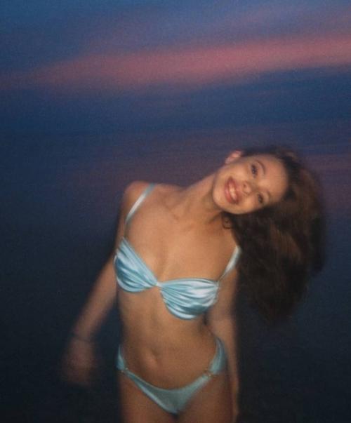 В соцсетях осудили 16-летнюю дочь Сергея Жукова за слишком Взрослые наряды. 02