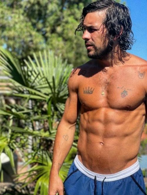 Марио касас по-прежнему остается кумиром, по которому вздыхало целое поколение школьниц после выхода 