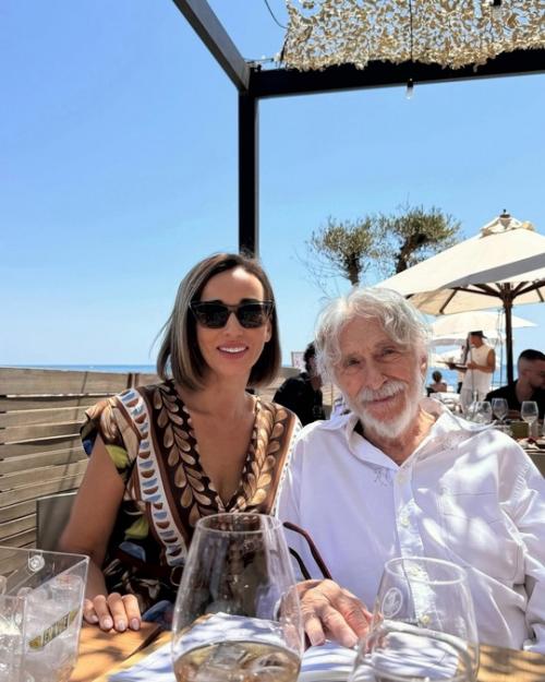 Анфиса Чехова поехала на лазурный берег и встретила Пьера Ришара, которому уже 89 лет, но он выглядит очень молодо. 01