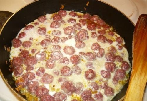 Спагетти с соусом из фрикаделек. 05 Спагетти с соусом из фрикаделек. 05