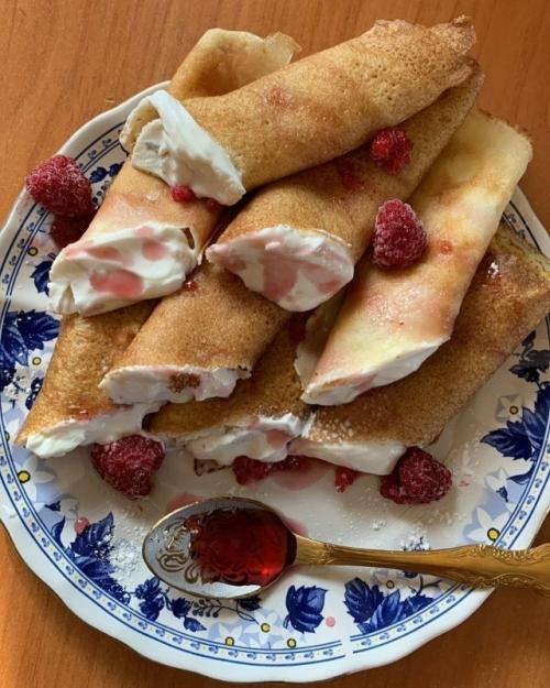 Тоненькие нежные рисовые блинчики с мягким творогом.
