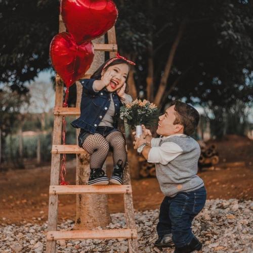 Бразильцы Пауло Габриель да Силва баррос и катусия ли хошино - самая маленькая супружеская пара. 09