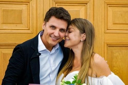 Звезда 90-х Акула Оксана Пoчепа вышла замуж. 01