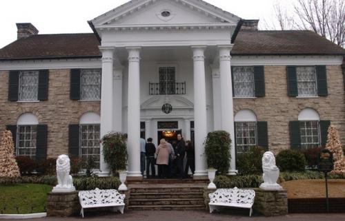 Американке грозит 20 лет тюрьмы за попытку продать особняк Элвиса Пресли, и эта история полна неожиданных поворотов и шокирующих деталей. 01 Американке грозит 20 лет тюрьмы за попытку продать особняк Элвиса Пресли, и эта история полна неожиданных поворотов и шокирующих деталей. 01