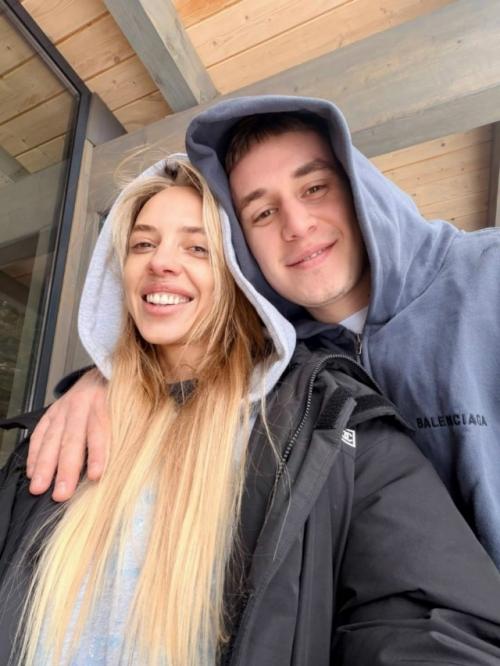 Известная актриса комедийного жанра надежда Сысоева впервые продемонстрировала публике своего молодого возлюбленного, которому всего 25 лет.  